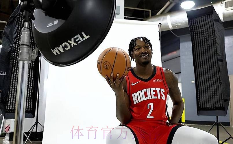 芬尼-史密斯全场投篮3中1,三分2中0得到4分2篮板1盖帽 芬尼-史密斯全场投篮3中1,三分2中0得到4分2篮板1盖帽